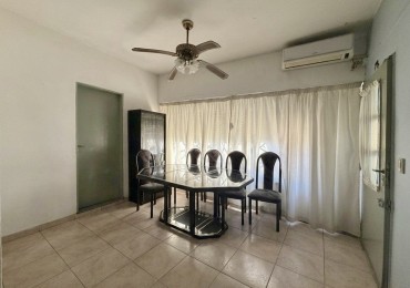 Venta Casa en lote propio 8.66 x 17 con vivienda para 2 familias - Villa Lugano