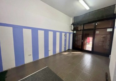 Venta local sobre avenida en zona comercial - Parque Avellaneda